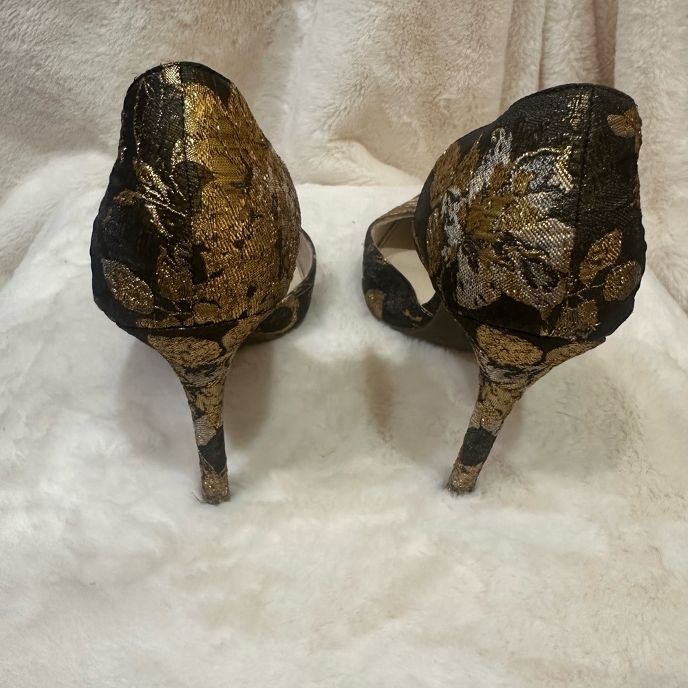Jessica Simpson Elegant Black and Gold Heels - Picture 7 of 8